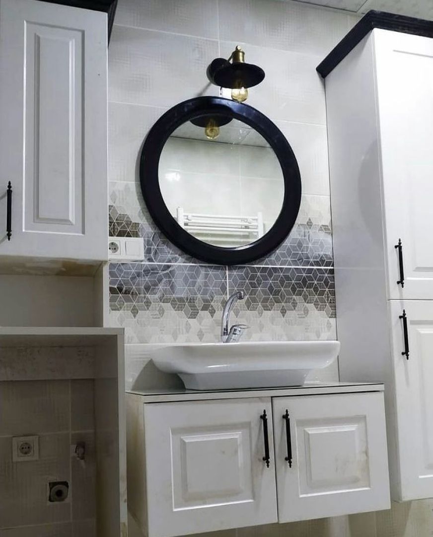 Yuvarlak Aynalı Klasik Beyaz Banyo Dolabı Seti