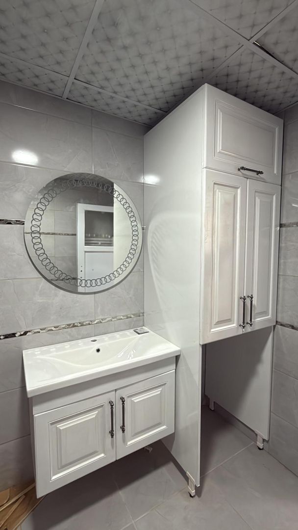 Klasik Beyaz Banyo Dolabı ve Yuvarlak Ayna Seti