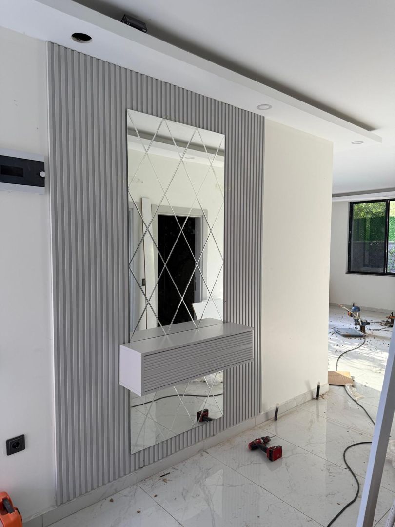Çıtalı Modern Vestiyer ve Dekoratif Ayna Ünitesi