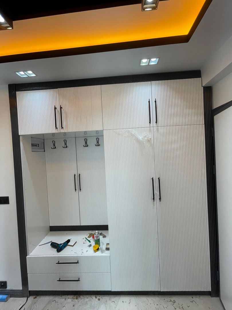 Tam Boy Kapaklı Çıtalı Modern Vestiyer Sistemi